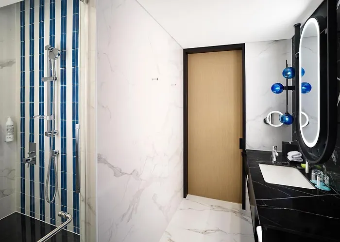Отель Le Meridien Myeongdong 5*
