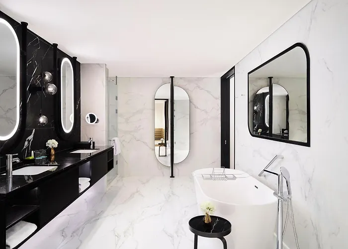 Le Meridien Myeongdong 5* Сеул